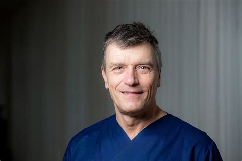 Dr. med. Hans.